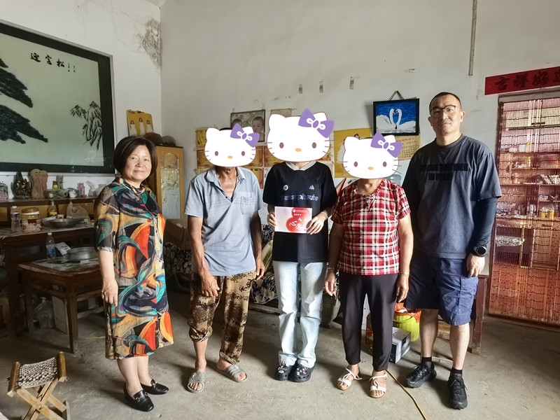 家访2_副本.jpg 家访2_副本.jpg